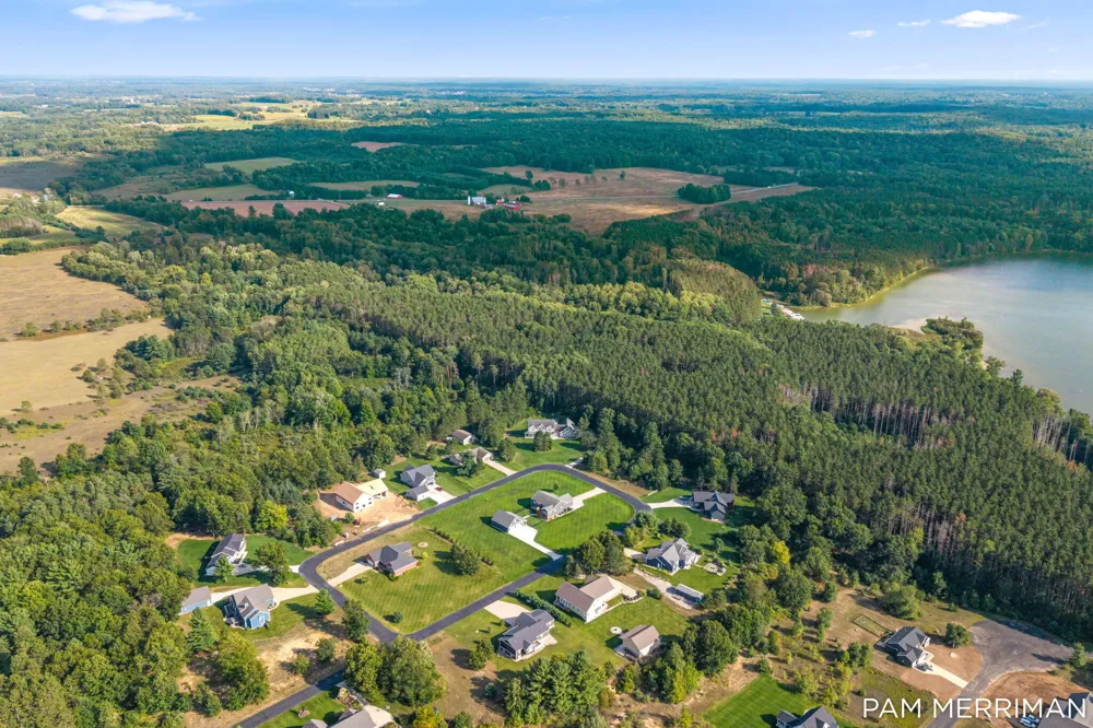21899 Hilltop Circle Stanwood, MI 49346