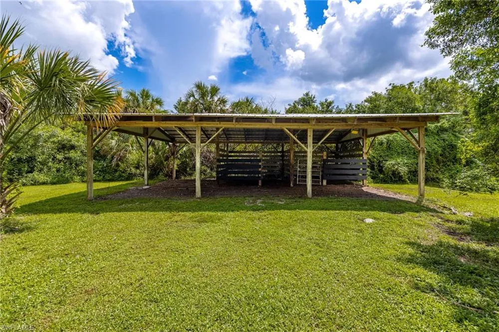 570 22nd Street NE Naples, FL 34120