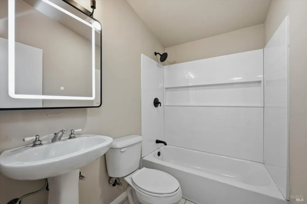 4275 Cedar Avenue Clearlake, CA 95422
