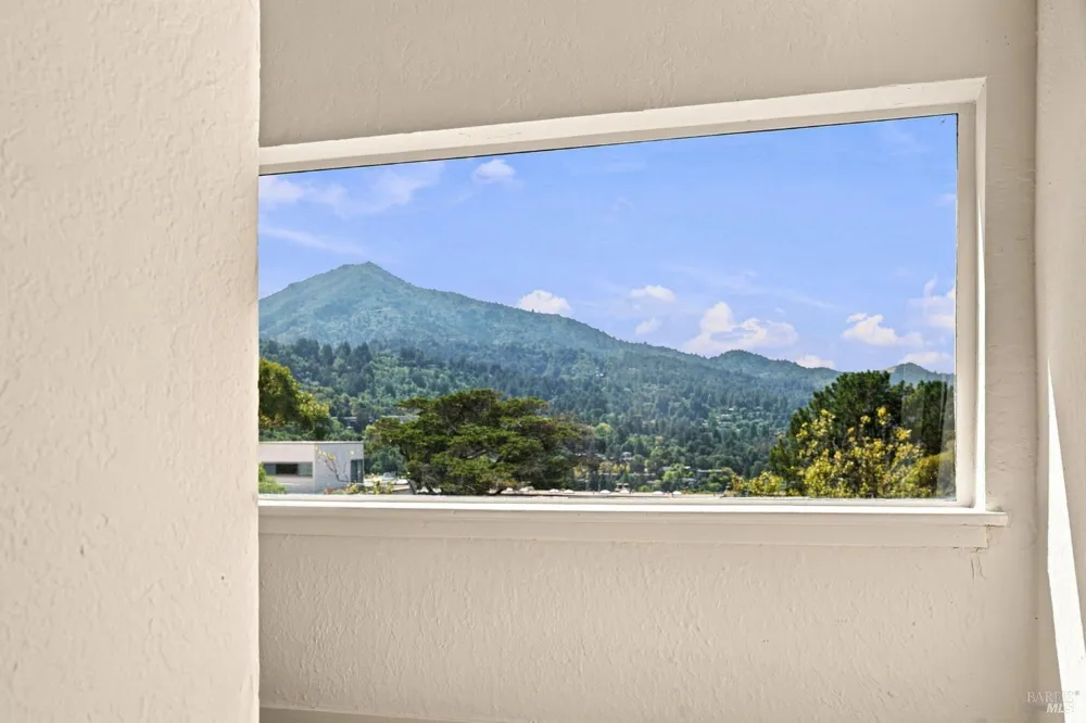 655 Via Casitas Greenbrae, CA 94904