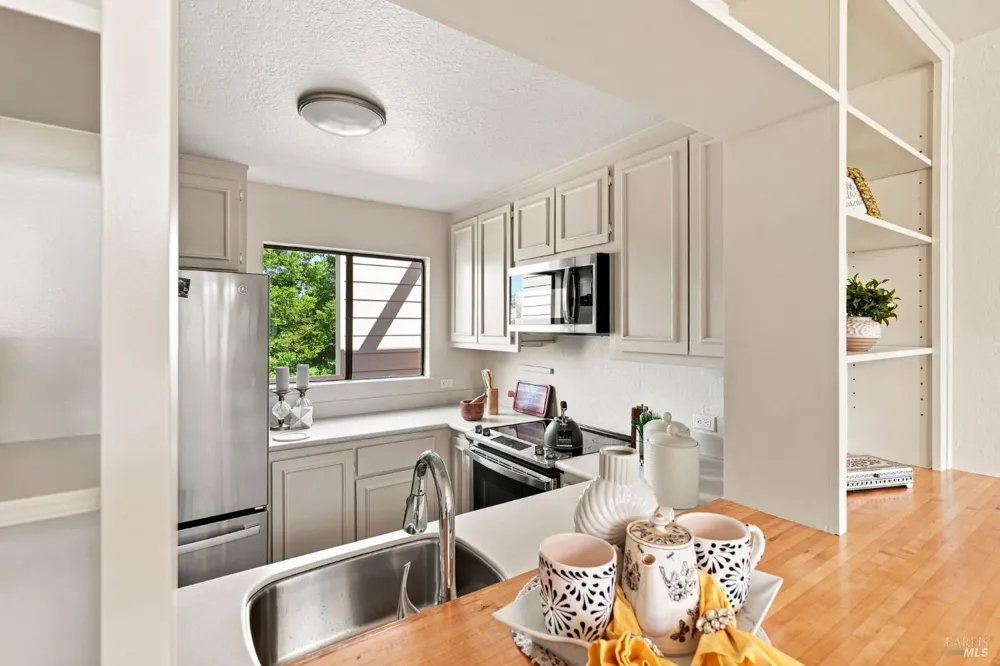 655 Via Casitas Greenbrae, CA 94904
