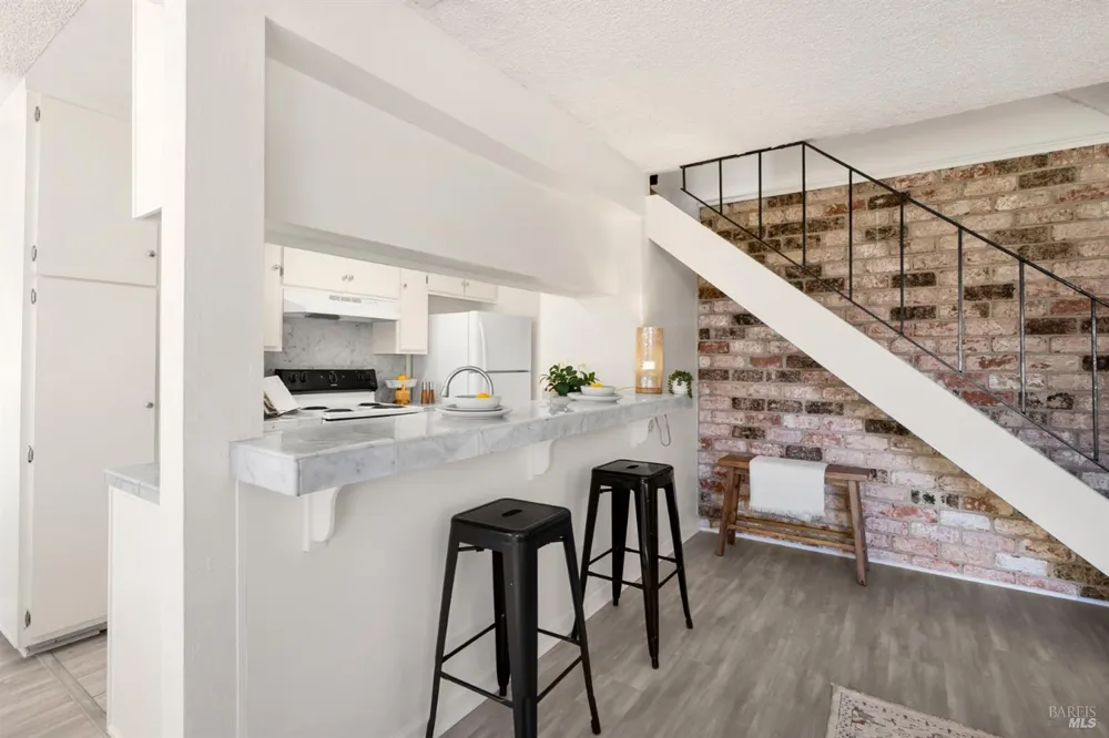 2515 Coffey Lane Santa Rosa, CA 95403