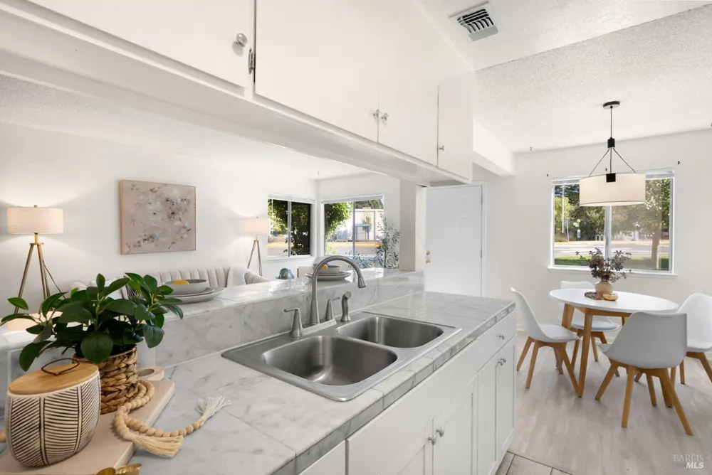 2515 Coffey Lane Santa Rosa, CA 95403