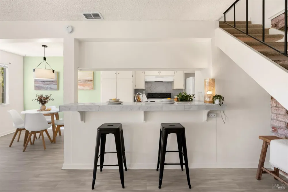 2515 Coffey Lane Santa Rosa, CA 95403