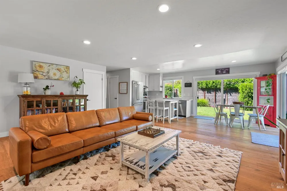 19022 Orange Avenue El Verano, CA 95476