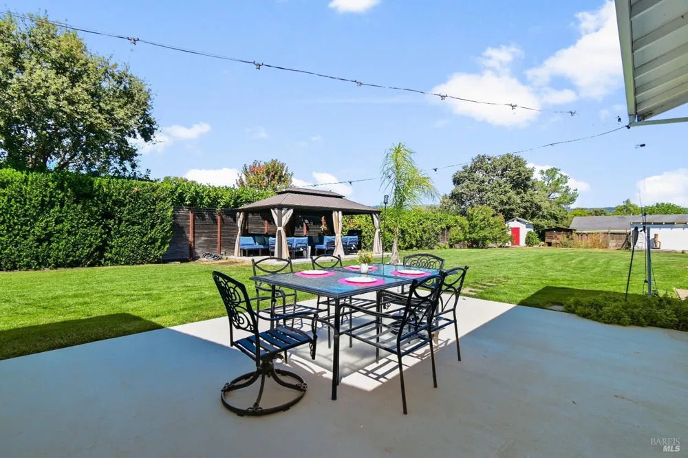 19022 Orange Avenue El Verano, CA 95476