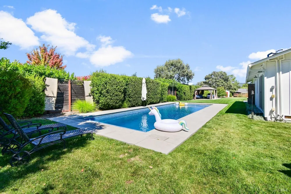 19022 Orange Avenue El Verano, CA 95476