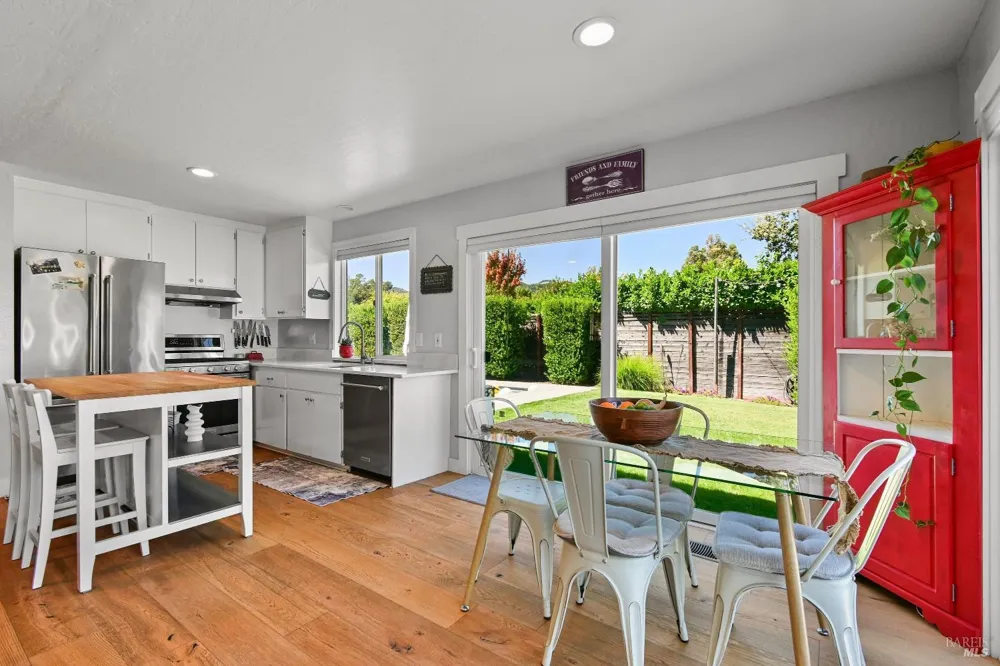 19022 Orange Avenue El Verano, CA 95476