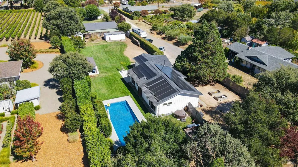 19022 Orange Avenue El Verano, CA 95476
