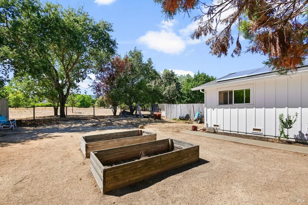 19022 Orange Avenue El Verano, CA 95476