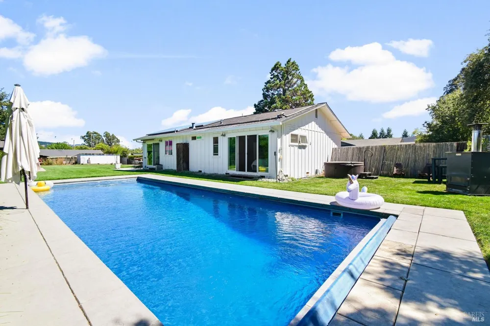 19022 Orange Avenue El Verano, CA 95476