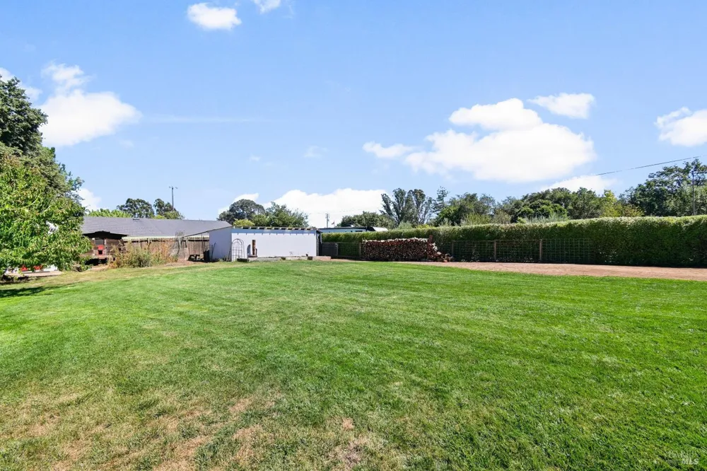 19022 Orange Avenue El Verano, CA 95476