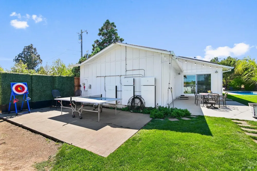 19022 Orange Avenue El Verano, CA 95476