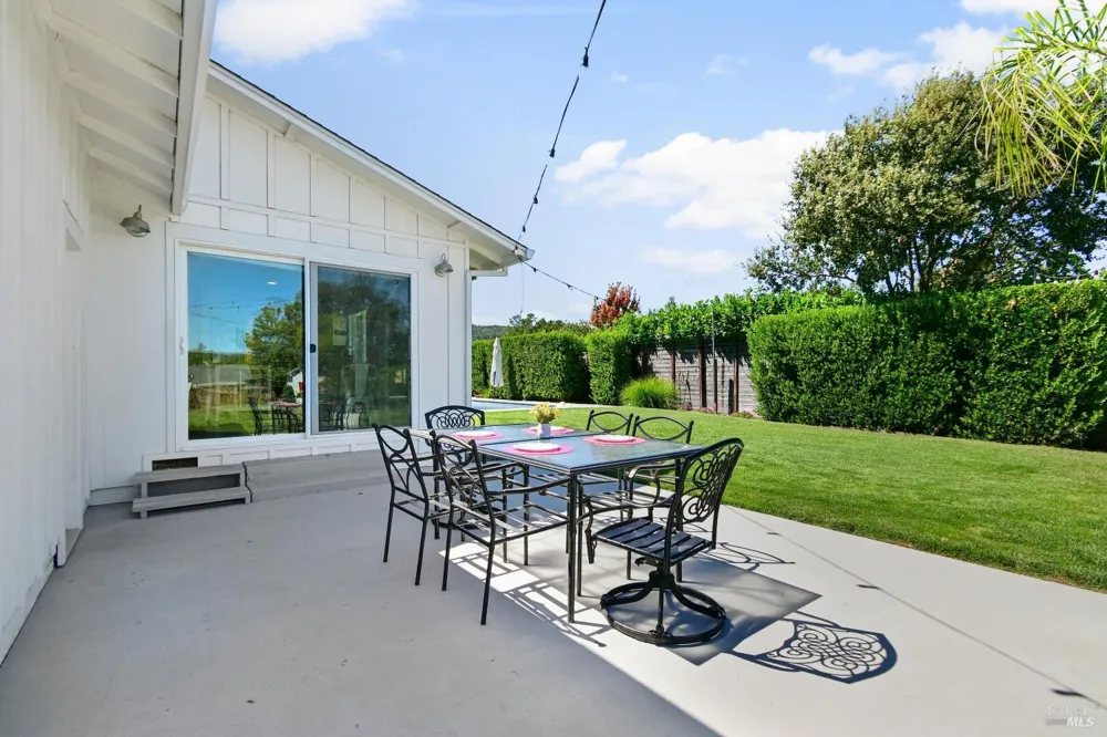19022 Orange Avenue El Verano, CA 95476