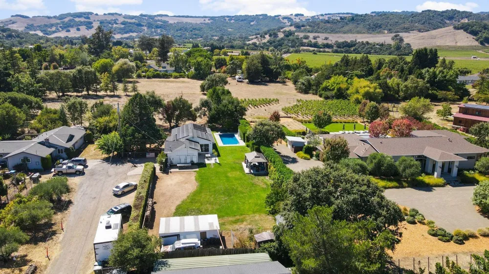 19022 Orange Avenue El Verano, CA 95476
