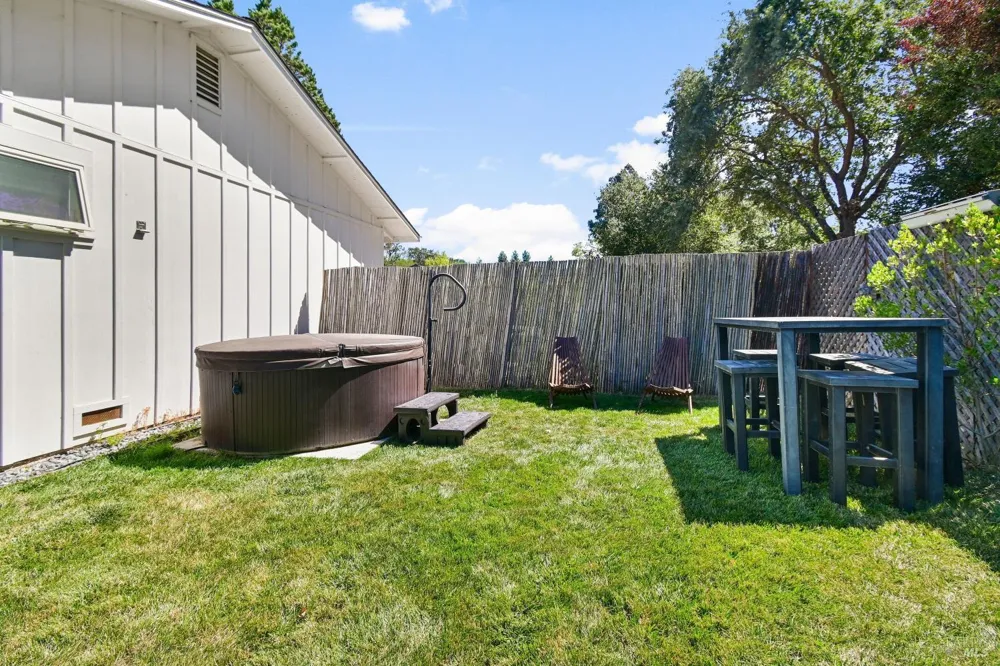 19022 Orange Avenue El Verano, CA 95476