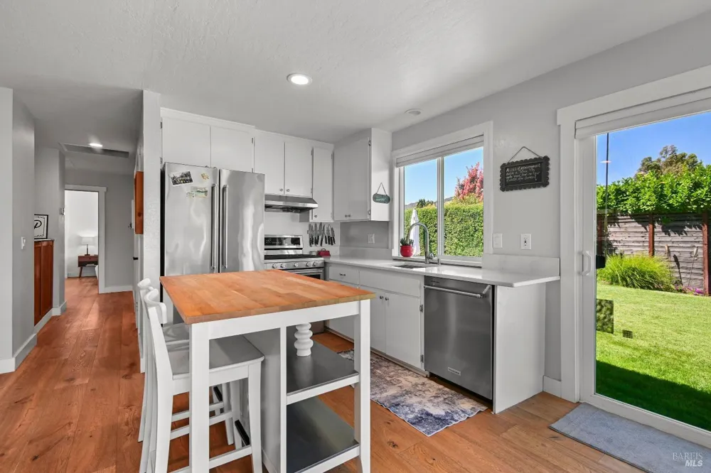 19022 Orange Avenue El Verano, CA 95476