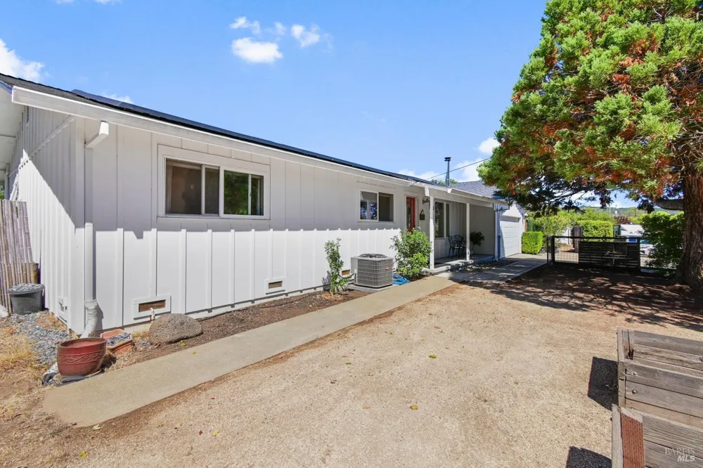19022 Orange Avenue El Verano, CA 95476
