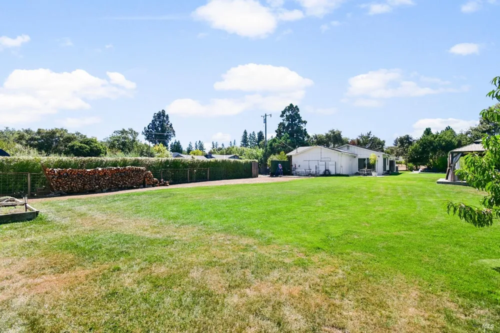 19022 Orange Avenue El Verano, CA 95476