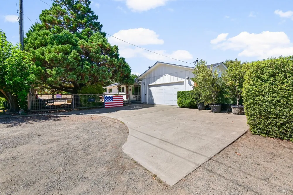 19022 Orange Avenue El Verano, CA 95476