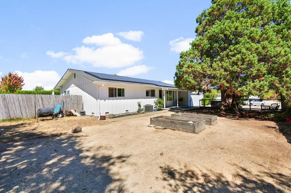 19022 Orange Avenue El Verano, CA 95476