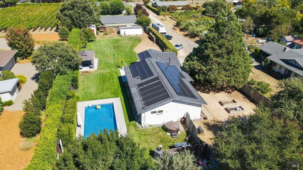 19022 Orange Avenue El Verano, CA 95476