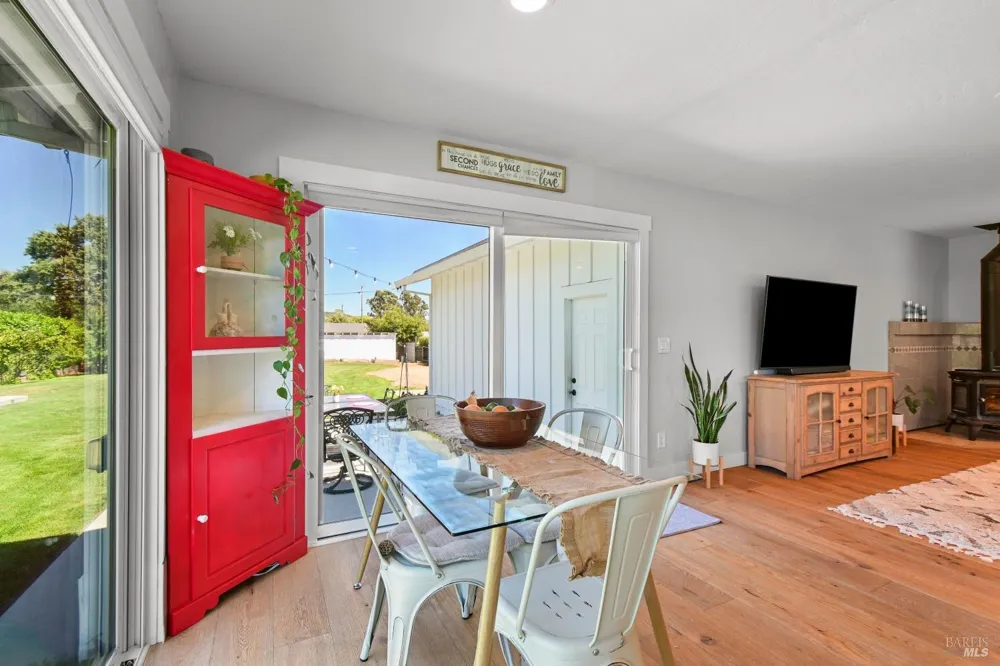 19022 Orange Avenue El Verano, CA 95476