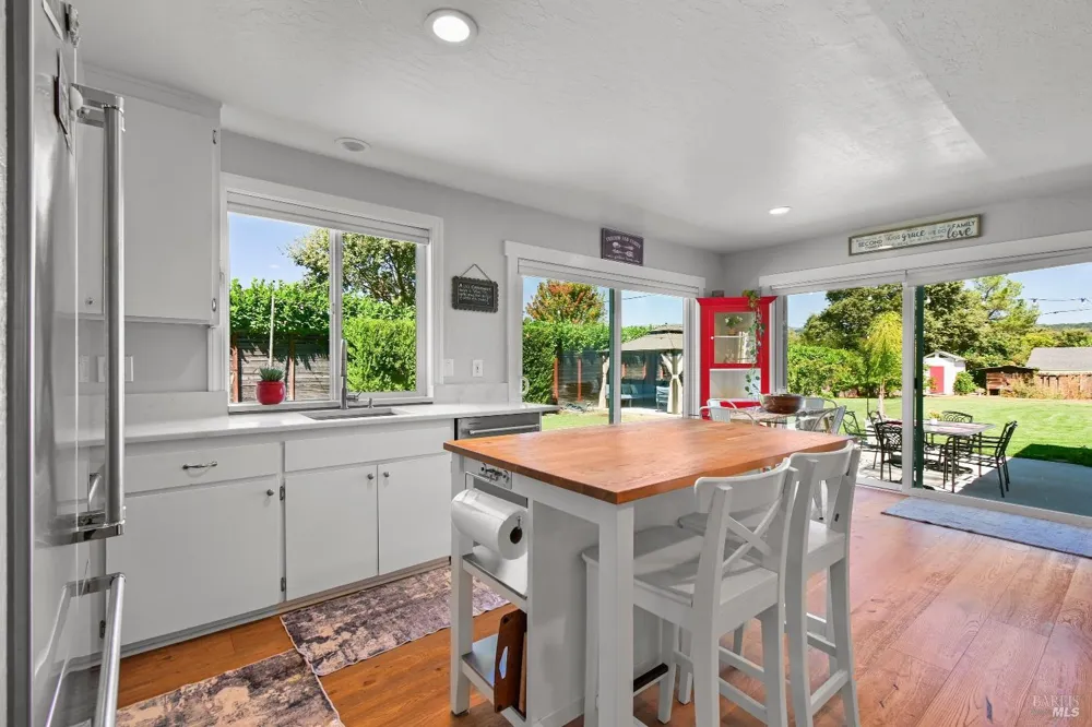 19022 Orange Avenue El Verano, CA 95476