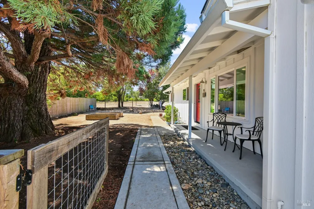 19022 Orange Avenue El Verano, CA 95476