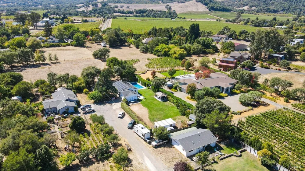 19022 Orange Avenue El Verano, CA 95476