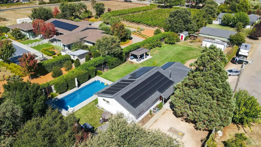 19022 Orange Avenue El Verano, CA 95476