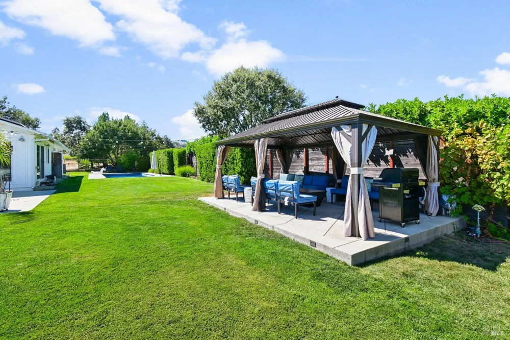 19022 Orange Avenue El Verano, CA 95476