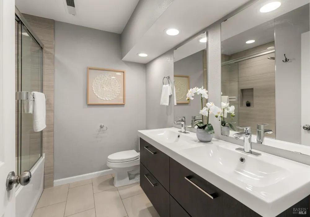 2984 Yulupa Avenue Santa Rosa, CA 95405