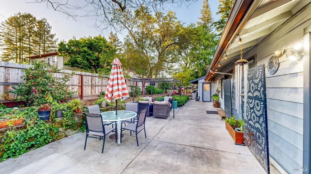 2142 Laguna Road Santa Rosa, CA 95401