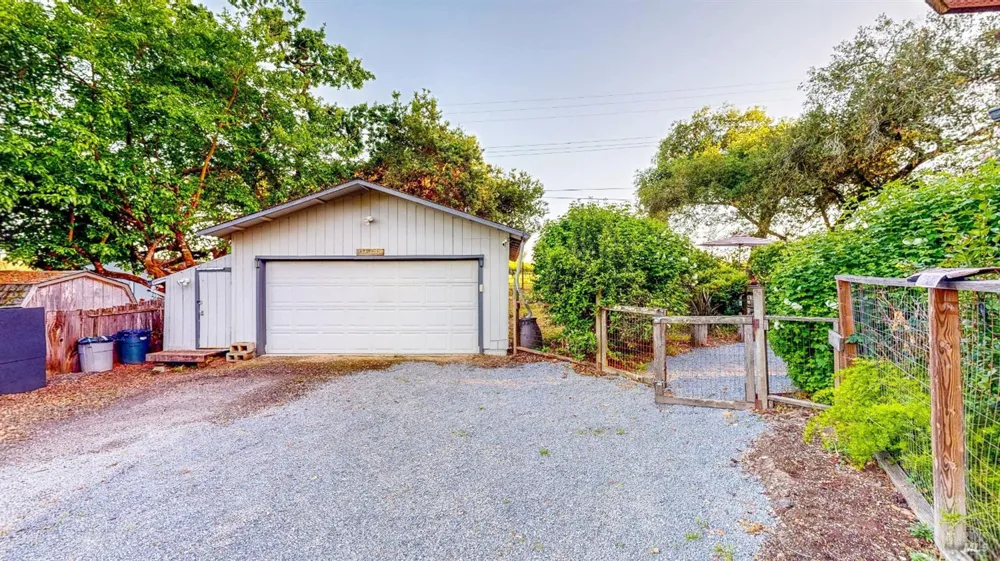 2142 Laguna Road Santa Rosa, CA 95401