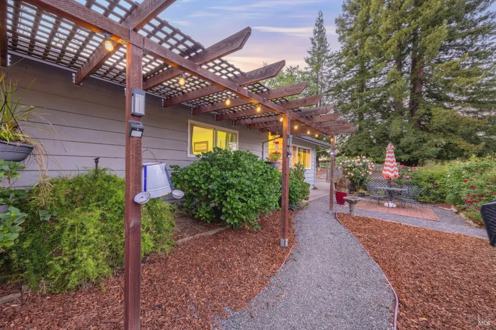 2142 Laguna Road Santa Rosa, CA 95401