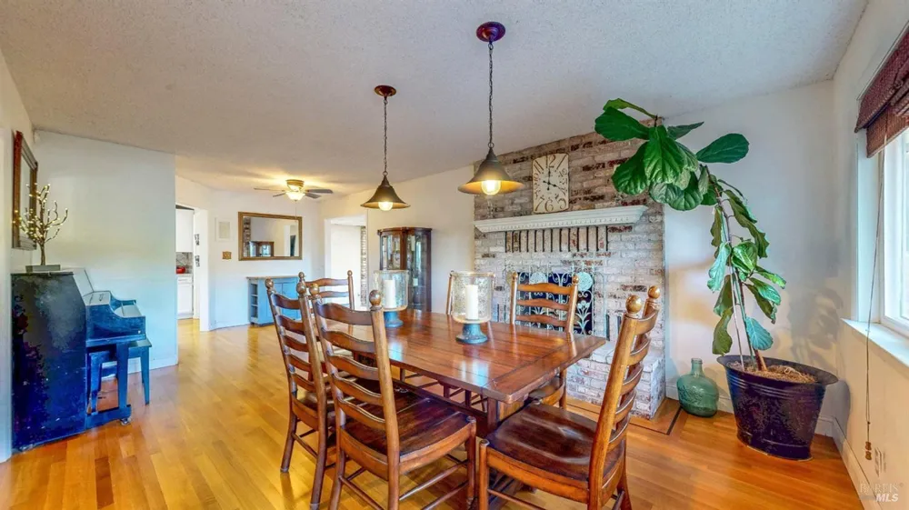 2142 Laguna Road Santa Rosa, CA 95401