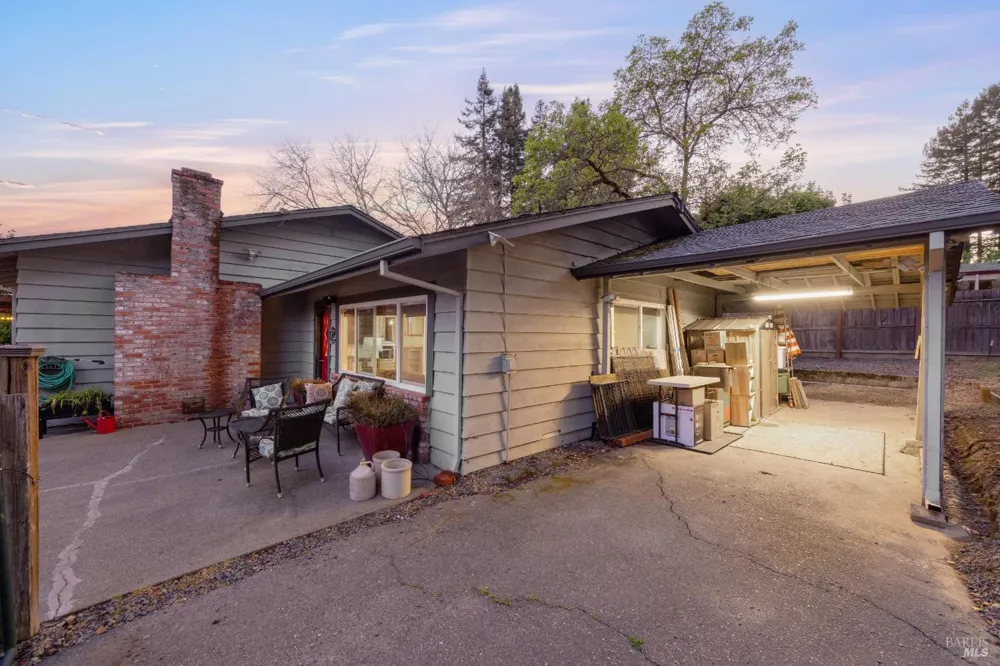 2142 Laguna Road Santa Rosa, CA 95401