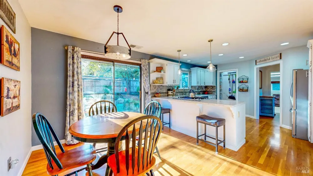 2142 Laguna Road Santa Rosa, CA 95401