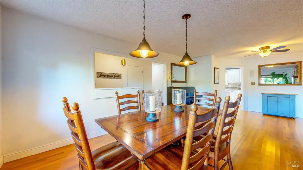2142 Laguna Road Santa Rosa, CA 95401