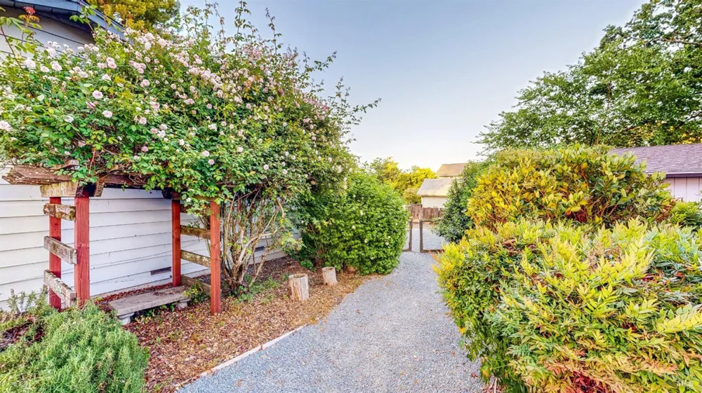2142 Laguna Road Santa Rosa, CA 95401
