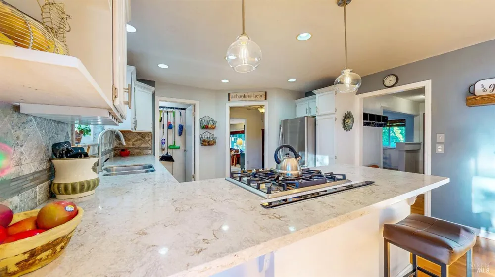 2142 Laguna Road Santa Rosa, CA 95401