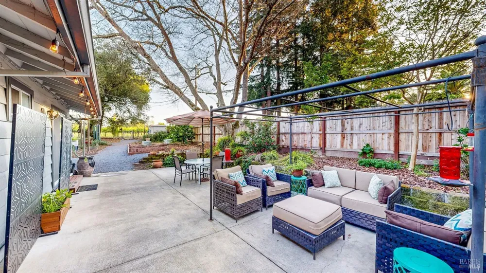 2142 Laguna Road Santa Rosa, CA 95401