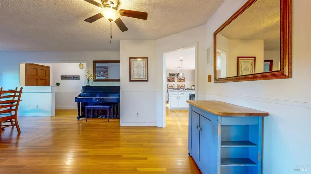 2142 Laguna Road Santa Rosa, CA 95401
