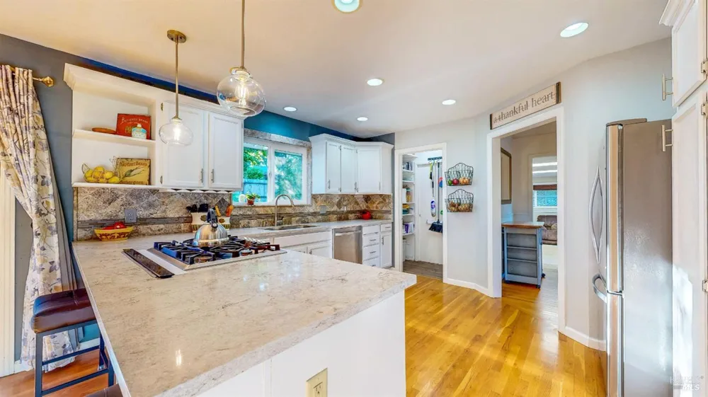 2142 Laguna Road Santa Rosa, CA 95401