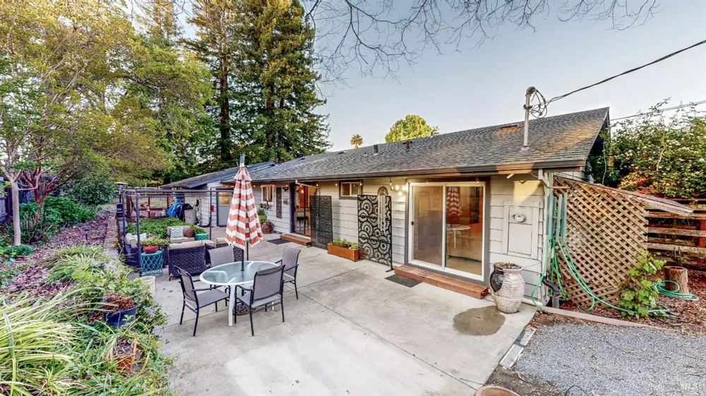 2142 Laguna Road Santa Rosa, CA 95401