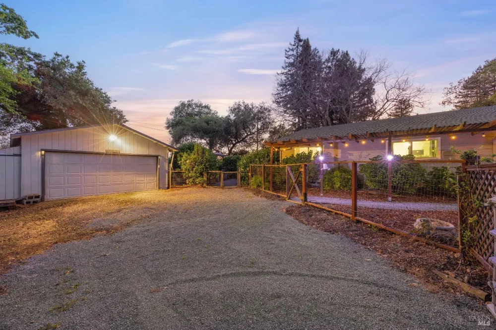 2142 Laguna Road Santa Rosa, CA 95401