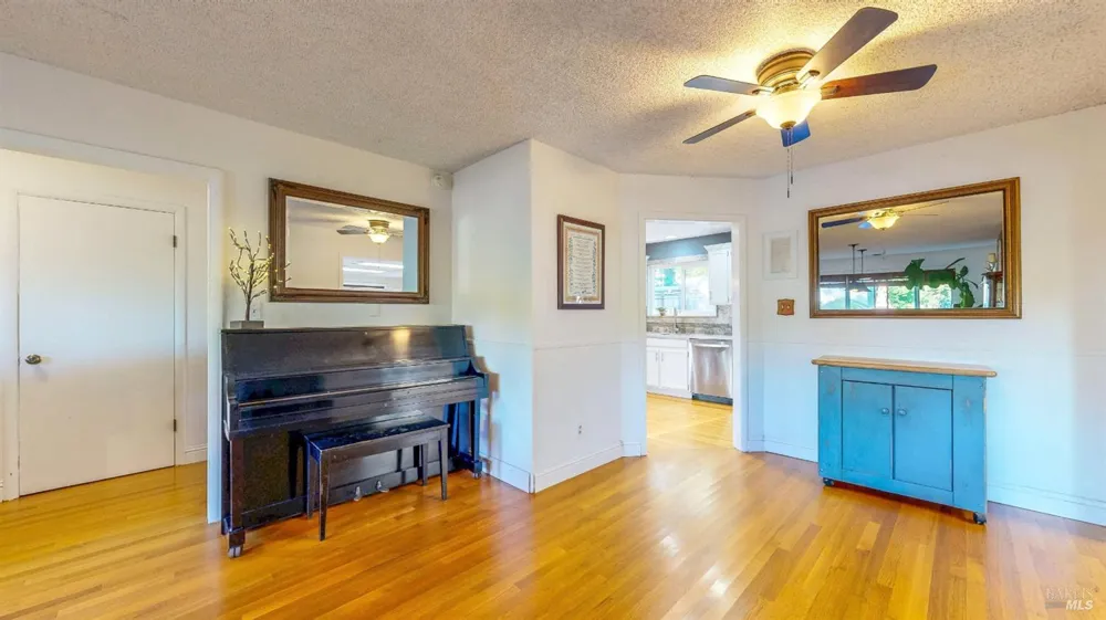 2142 Laguna Road Santa Rosa, CA 95401