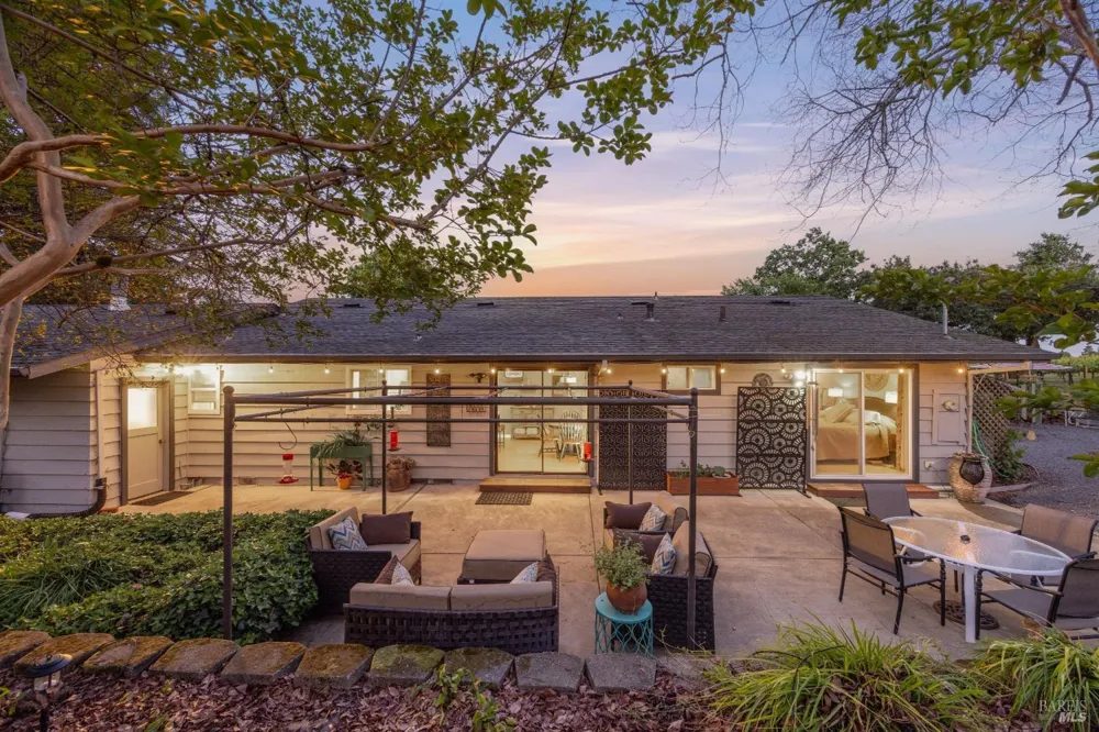 2142 Laguna Road Santa Rosa, CA 95401
