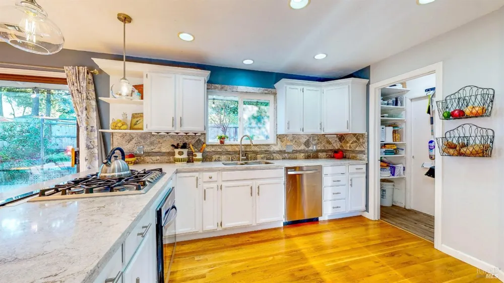 2142 Laguna Road Santa Rosa, CA 95401